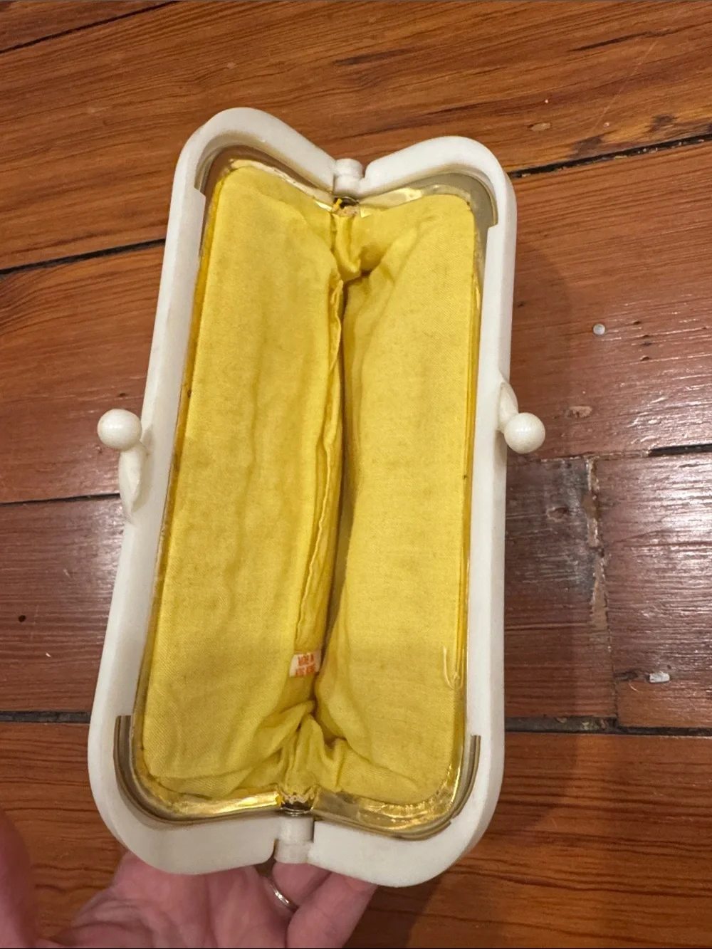 Vtg yellow straw clutch